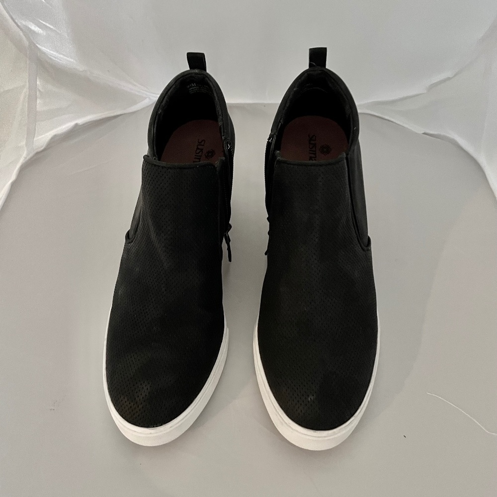 Susina Wedge Tennis Shoes sz 9
